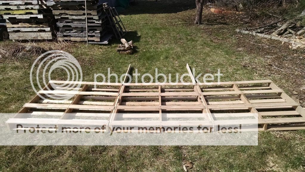 We Joined The Pallets Together With 1x4x8' To Secure The Top/bottom Layers (thanks For The Idea